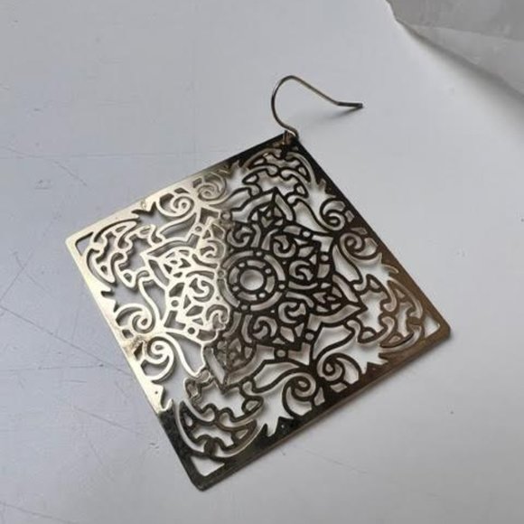 Daytrip Gold Filigree Earrings - Picture 4 of 5